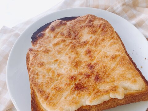 食パンとマヨでメロンパン風トースト